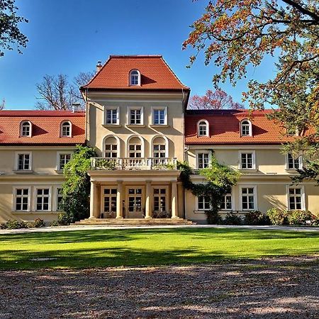 Dwor Sierakow Hotel ภายนอก รูปภาพ