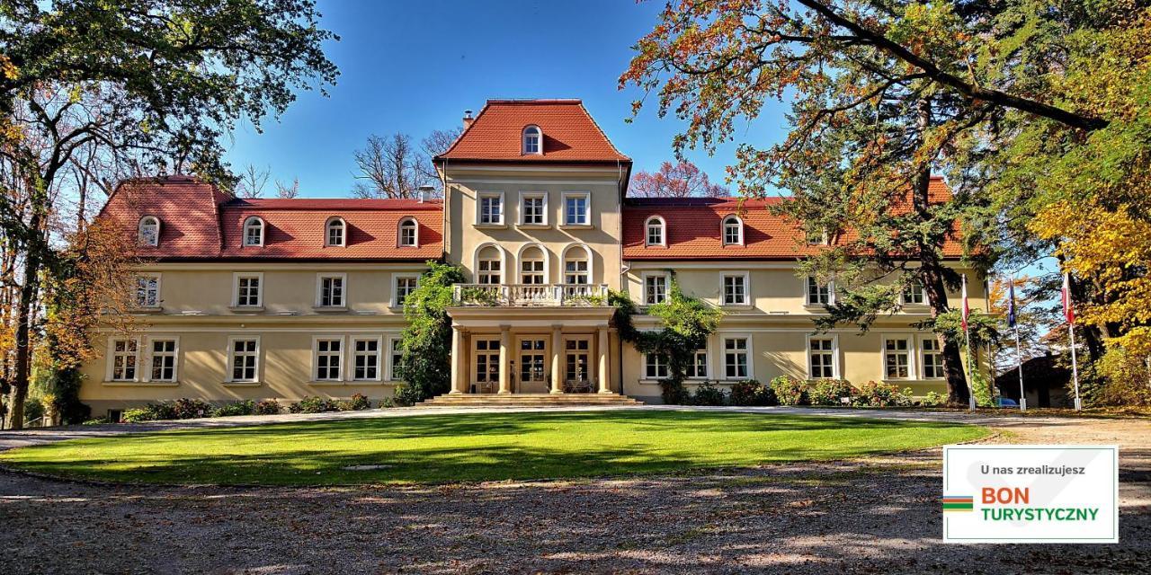 Dwor Sierakow Hotel ภายนอก รูปภาพ