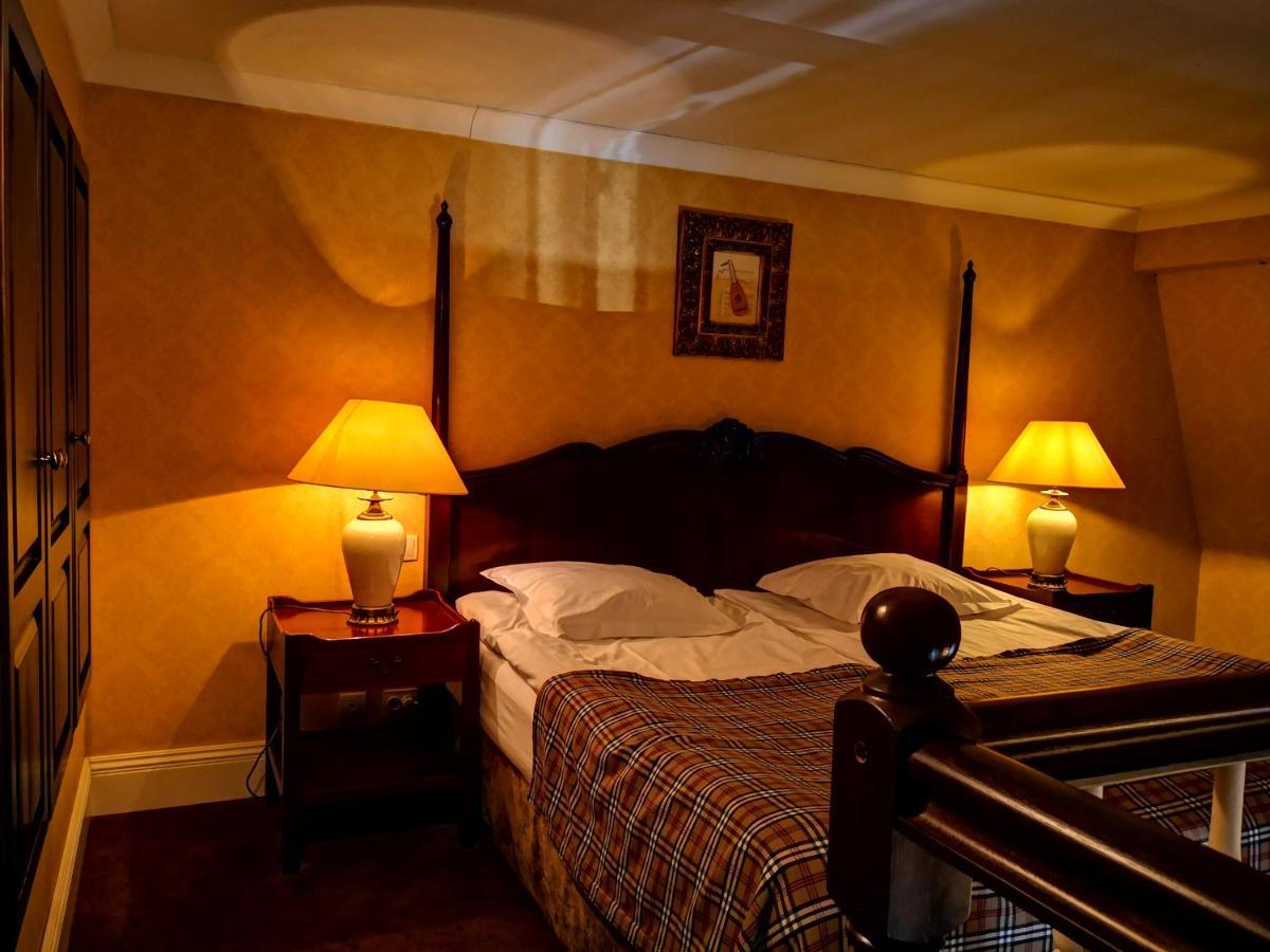 Dwor Sierakow Hotel ภายนอก รูปภาพ
