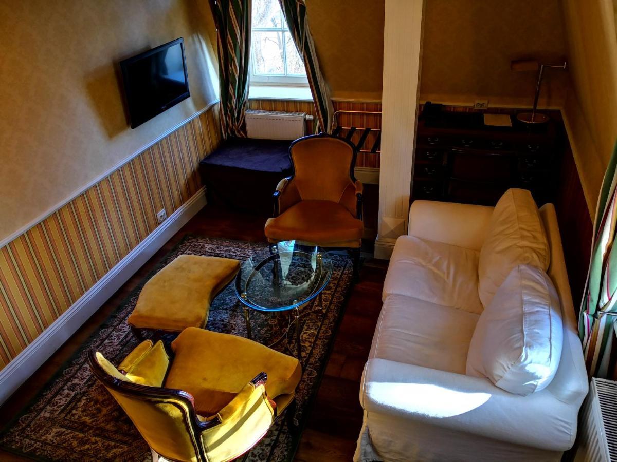 Dwor Sierakow Hotel ภายนอก รูปภาพ