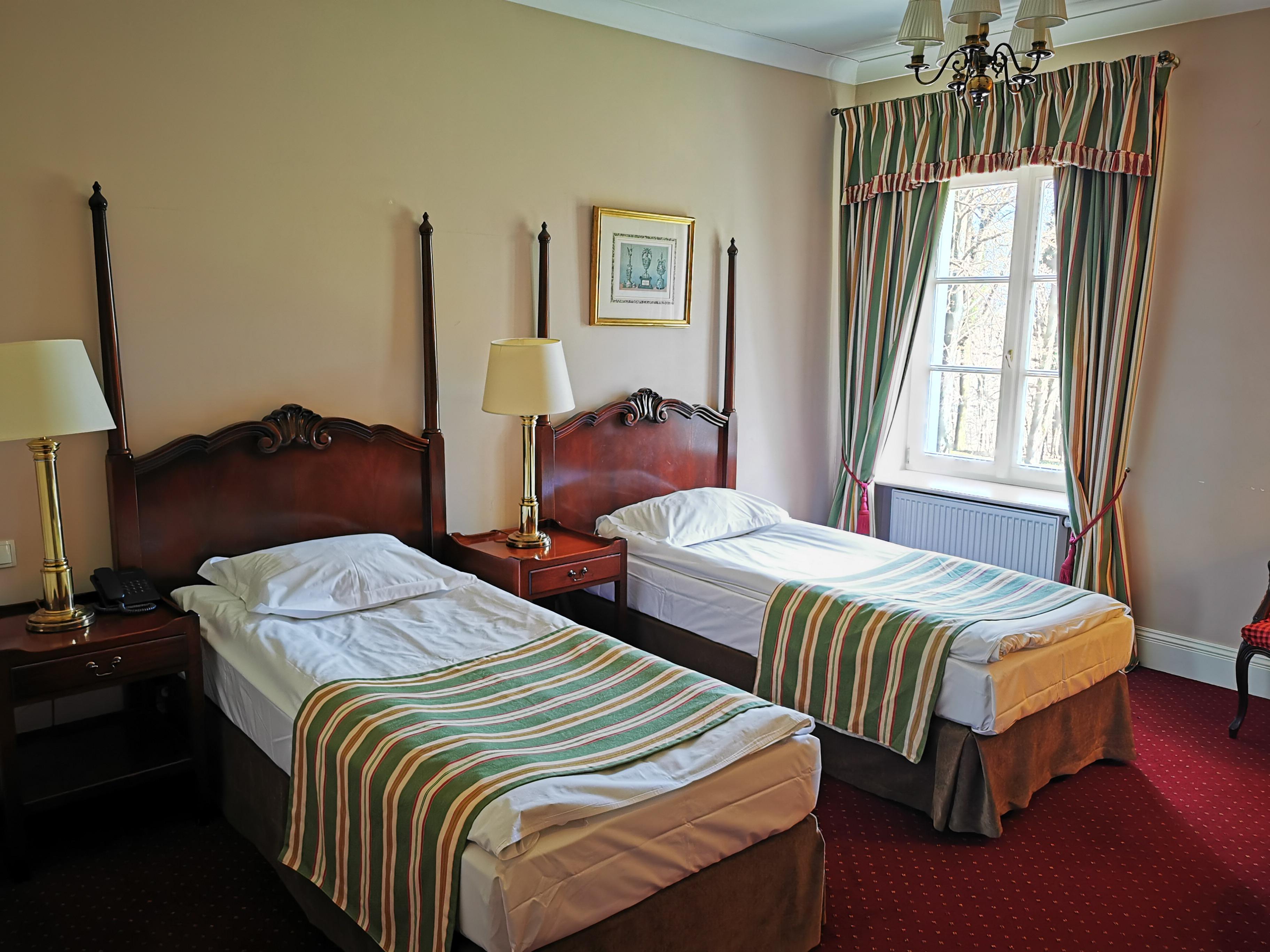 Dwor Sierakow Hotel ภายนอก รูปภาพ