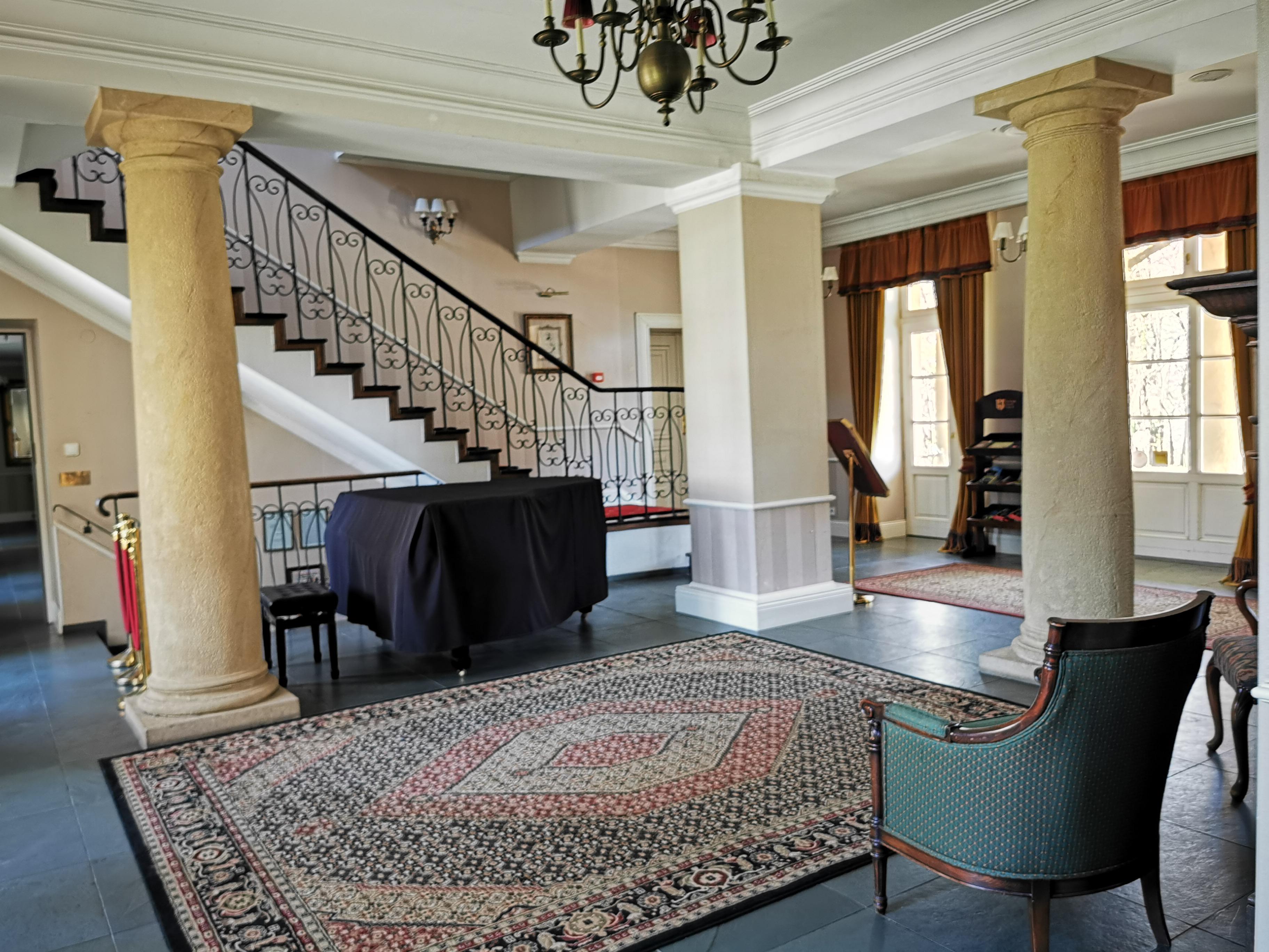 Dwor Sierakow Hotel ภายนอก รูปภาพ