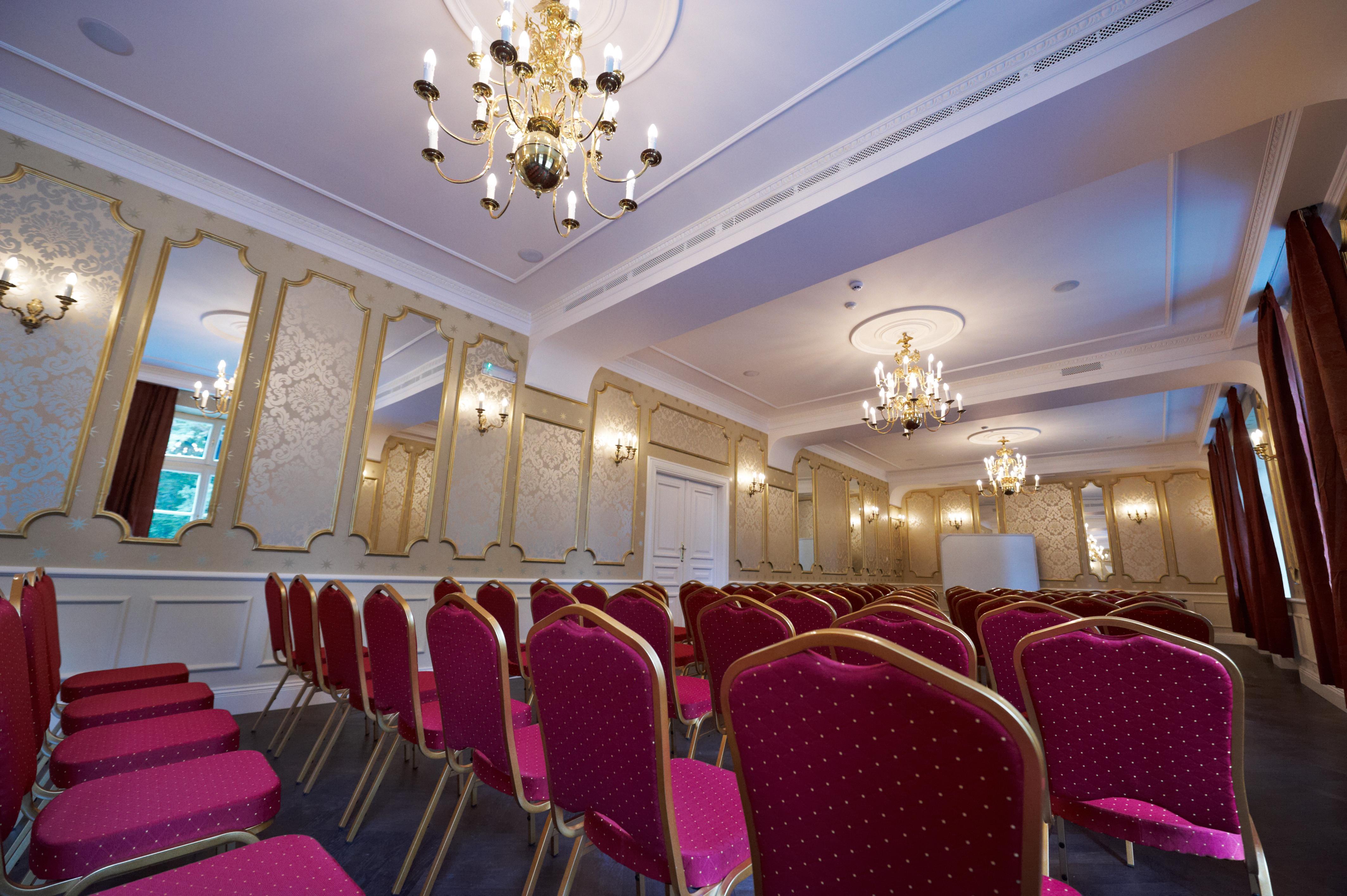 Dwor Sierakow Hotel ภายนอก รูปภาพ