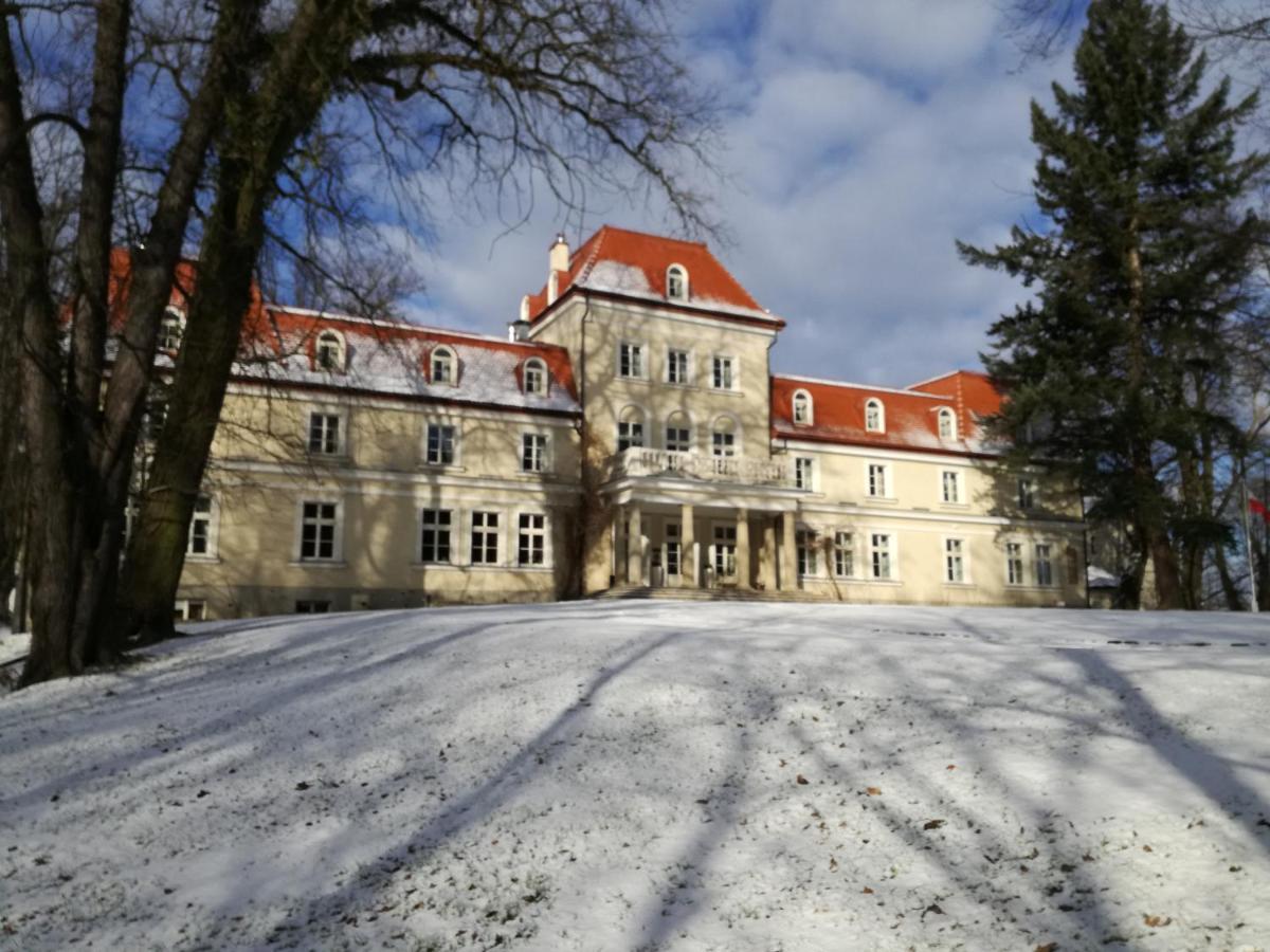 Dwor Sierakow Hotel ภายนอก รูปภาพ
