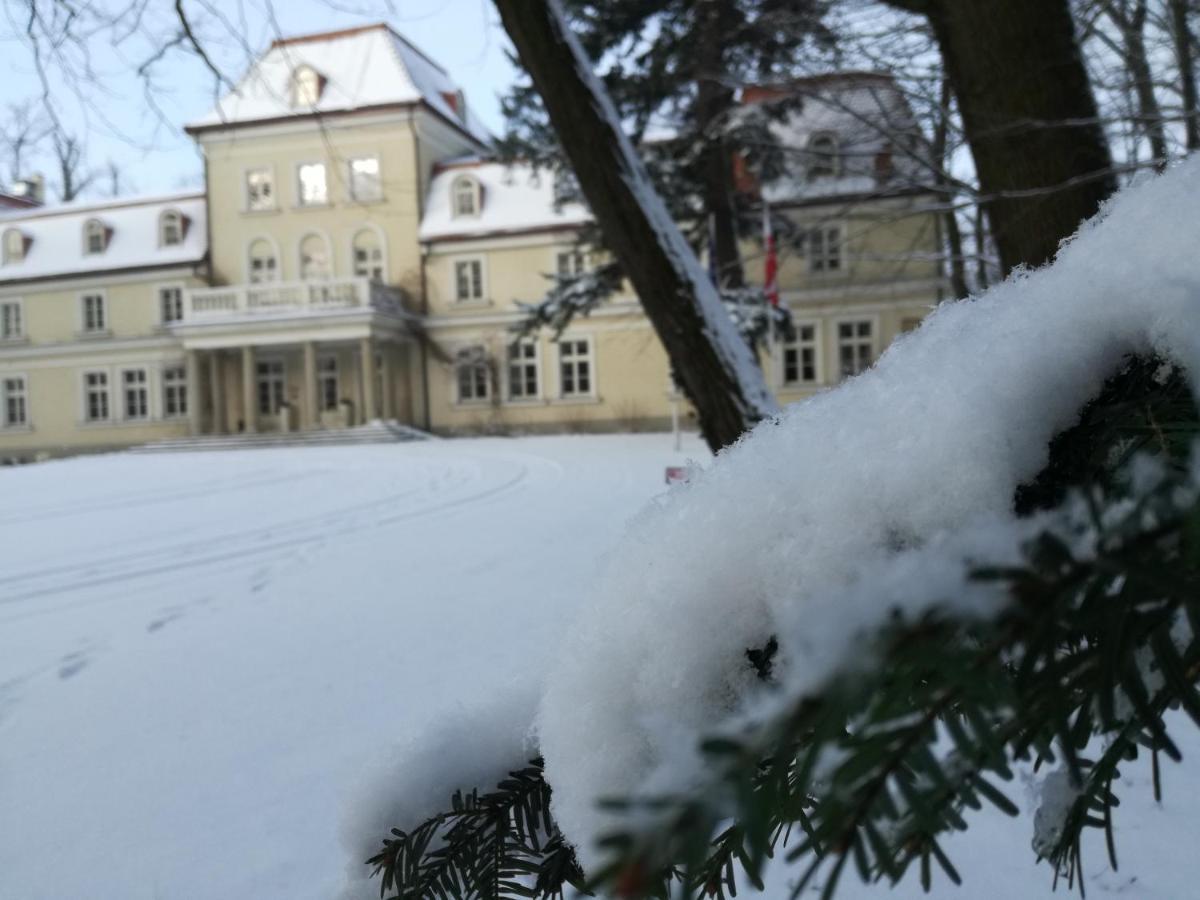 Dwor Sierakow Hotel ภายนอก รูปภาพ