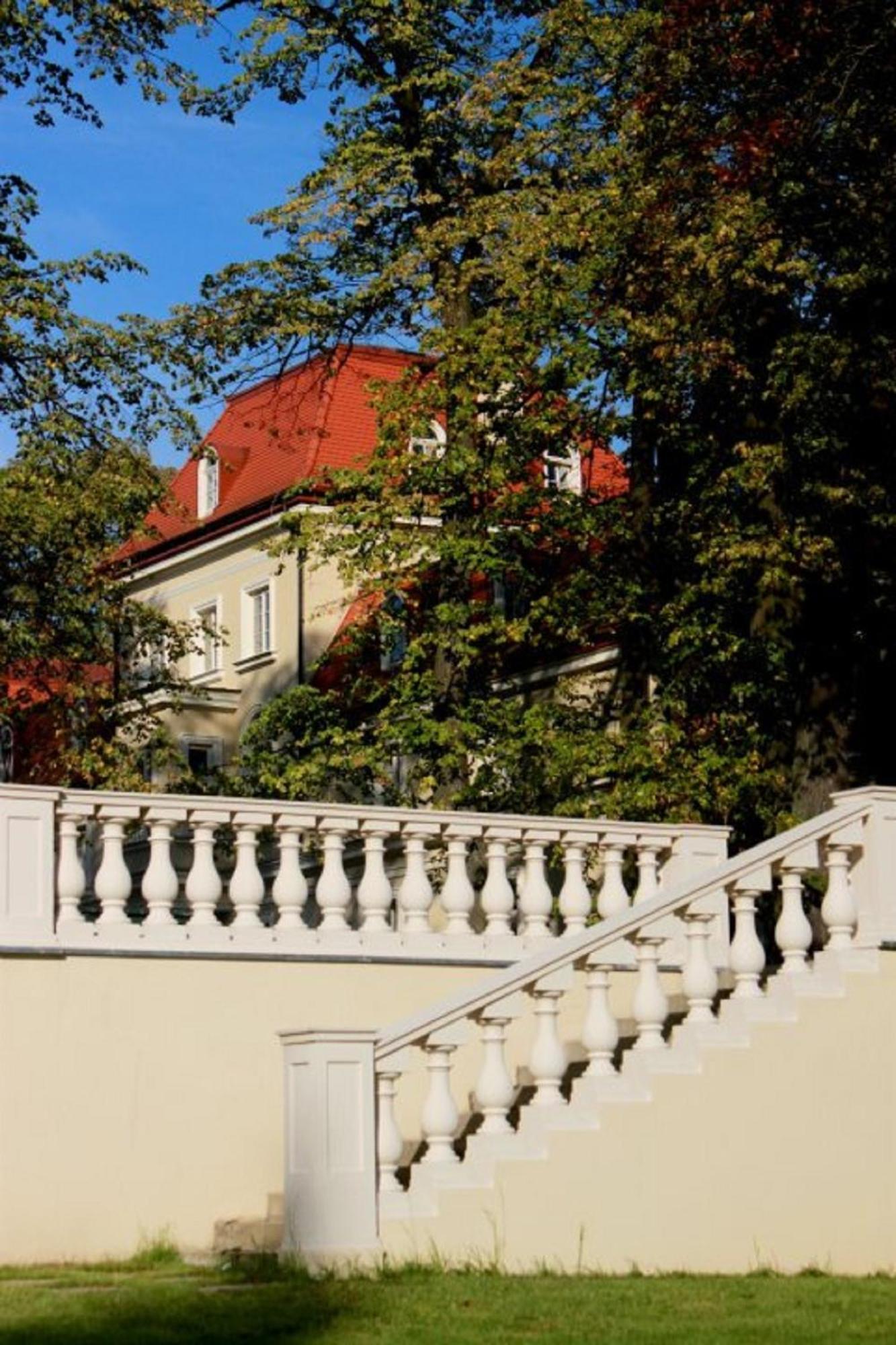 Dwor Sierakow Hotel ภายนอก รูปภาพ
