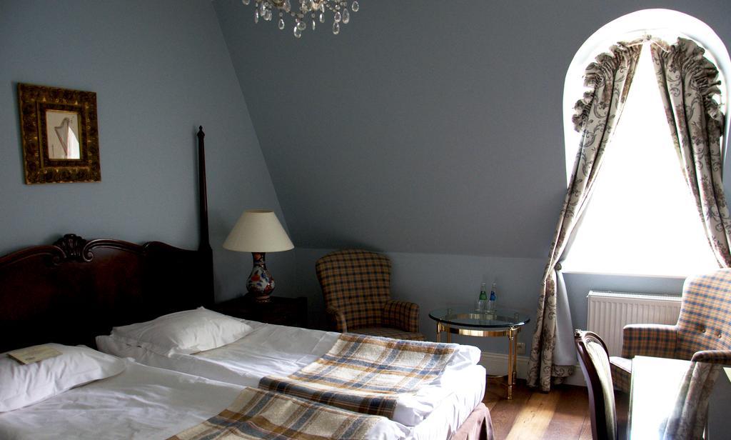 Dwor Sierakow Hotel ภายนอก รูปภาพ