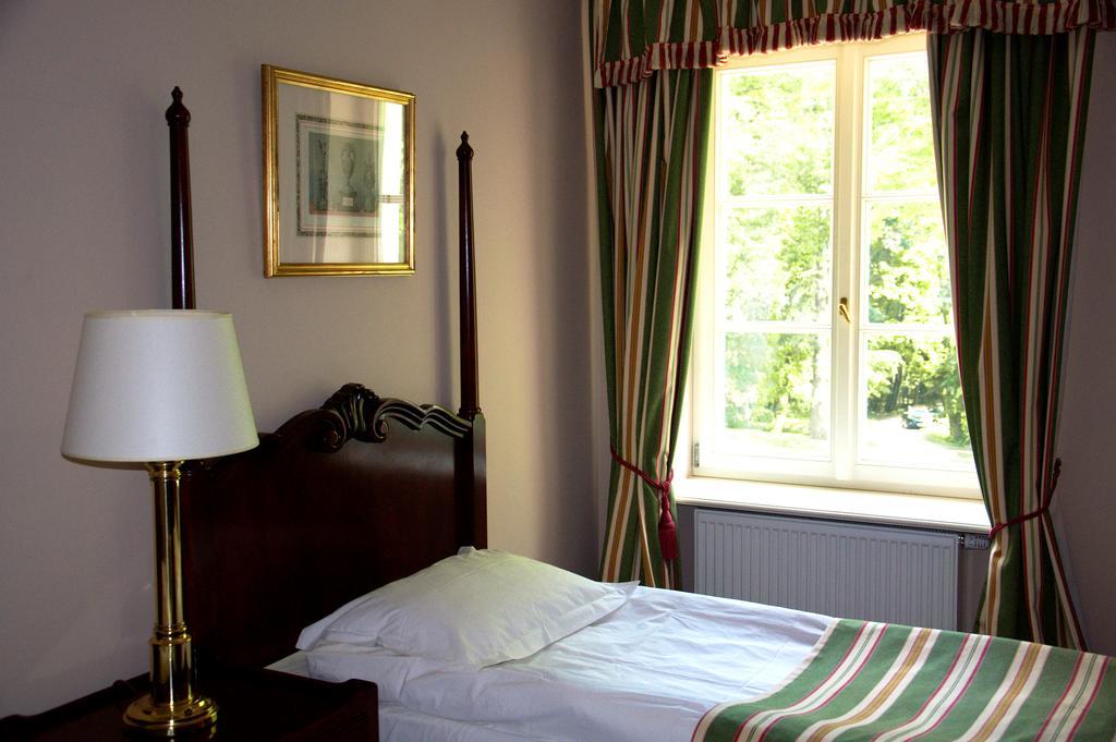 Dwor Sierakow Hotel ภายนอก รูปภาพ