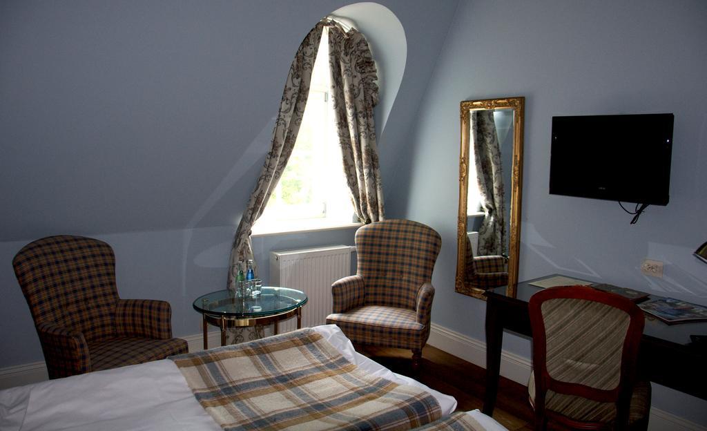 Dwor Sierakow Hotel ภายนอก รูปภาพ