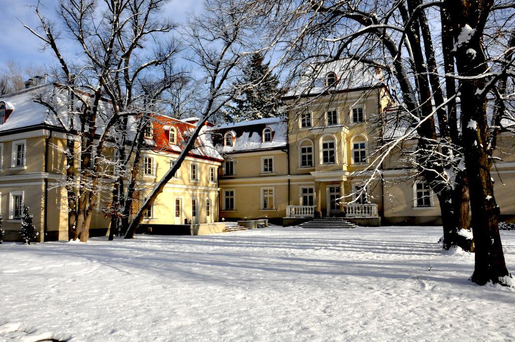 Dwor Sierakow Hotel ภายนอก รูปภาพ