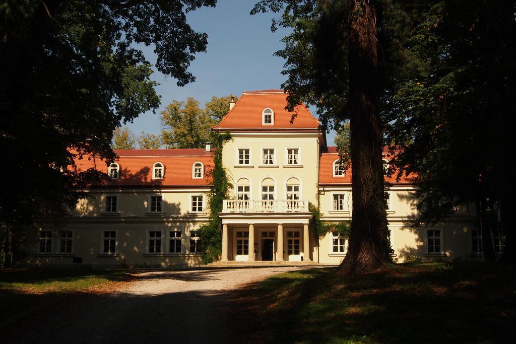 Dwor Sierakow Hotel ภายนอก รูปภาพ
