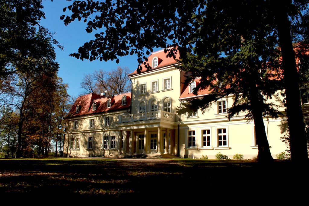 Dwor Sierakow Hotel ภายนอก รูปภาพ