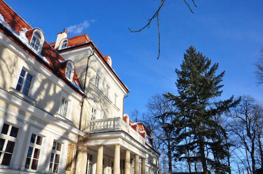 Dwor Sierakow Hotel ภายนอก รูปภาพ
