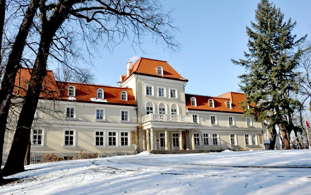 Dwor Sierakow Hotel ภายนอก รูปภาพ