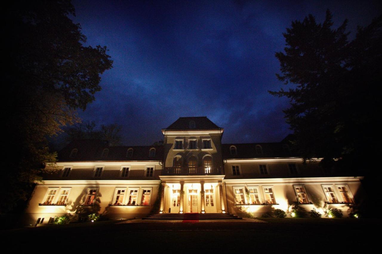 Dwor Sierakow Hotel ภายนอก รูปภาพ